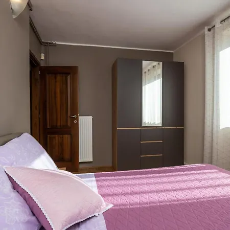بيت للعطل 4 Bedroom Amazing In *