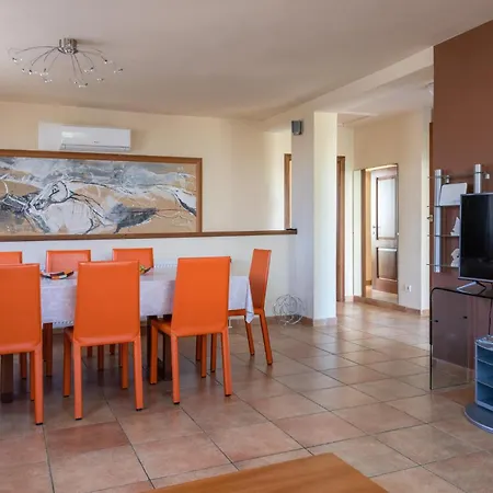 4 Bedroom Amazing In * فيرسار