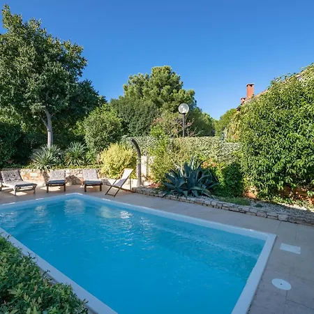 4 Bedroom Amazing In بيت للعطل فيرسار