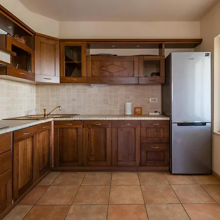 4 Bedroom Amazing In فيرسار