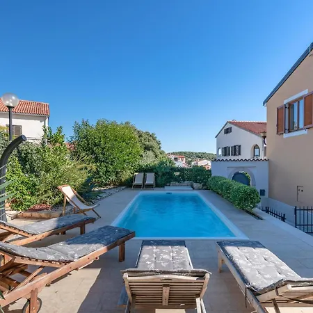 38 بيت للعطل *